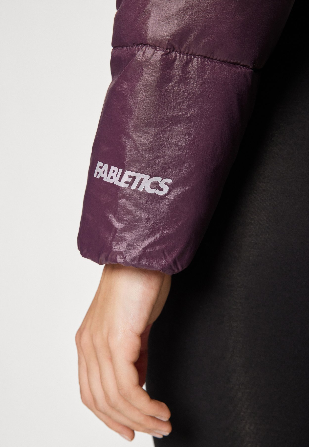 ESSENTIAL CROPPED HOODED PUFFER