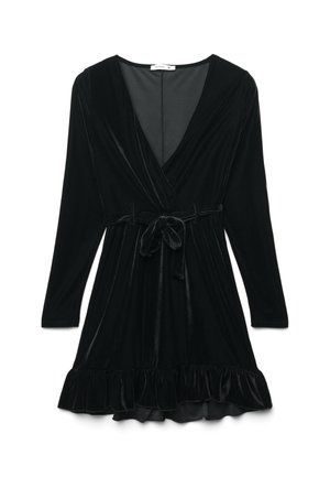 Abito avvolgente in velluto nero con maniche lunghe, scollatura a V, vita cintrata e orlo arricciato. Texture liscia, design elegante.