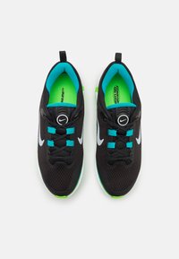 Nike Performance INFINITY FLOW UNISEX - Tenisice za cestovno trčanje - black/football grey/aquamarine/green strike
