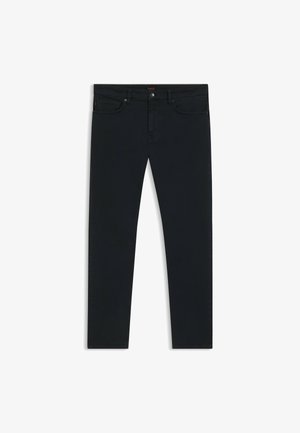 Dunkelblaue Denim-Jeans im Slim-Fit-Schnitt, mit fünf Taschen, einem Knopf- und Reißverschluss sowie einem subtilen Logo-Detail am Bund.