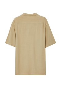 Beige Kurzarmhemd aus leichtem Stoff, mit Kragen, lockerer Passform und subtiler Textur ohne sichtbare Muster oder Akzente.