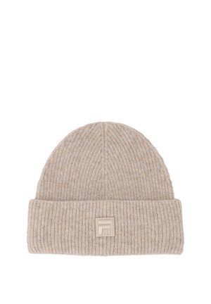 Gorro de punto acanalado beige con puño doblado y un pequeño parche con logo cuadrado en el centro delantero.