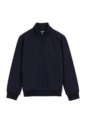 Dunkelblauer Pullover mit hohem Kragen, halbem Reißverschluss vorne und zwei seitlichen Taschen. Hergestellt aus weichem Stoff mit gerippten Bündchen und Saum.