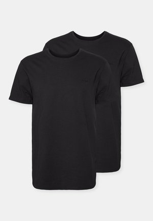 Dva crna majica s okruglim izrezom, izrađena od mekanog pamuka. Sadrži mali logotip brenda na prsima, kratke rukave i jednostavan kroj.