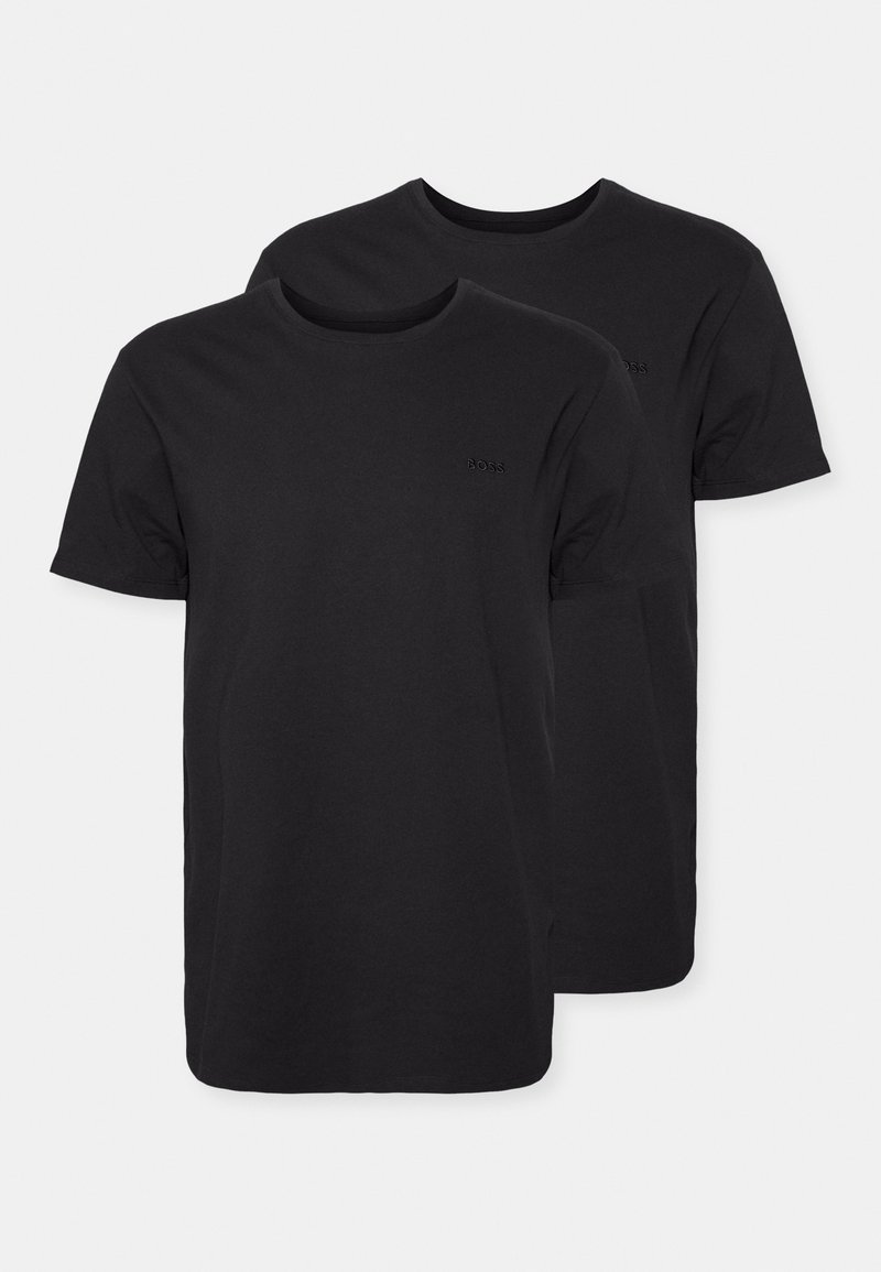 Dwie czarne t-shirty typu crew neck wykonane z miękkiej bawełny. Posiadają małe logo marki na piersi, krótkie rękawy i prosty krój.