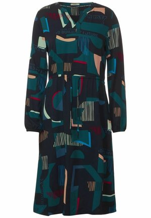 Langærmet kjole med abstrakte geometriske og stribede mønstre i teal, marineblå, beige, rød og blå, med snøre i taljen og rund halsudskæring.