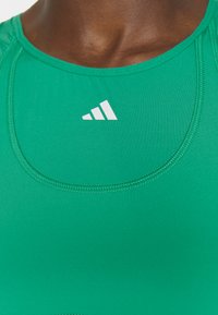 adidas Performance Μπλούζα - semi court green