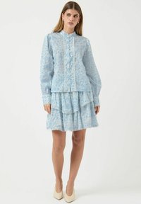 YAS HEMD YASVIPS - Skjortebluse - clear sky