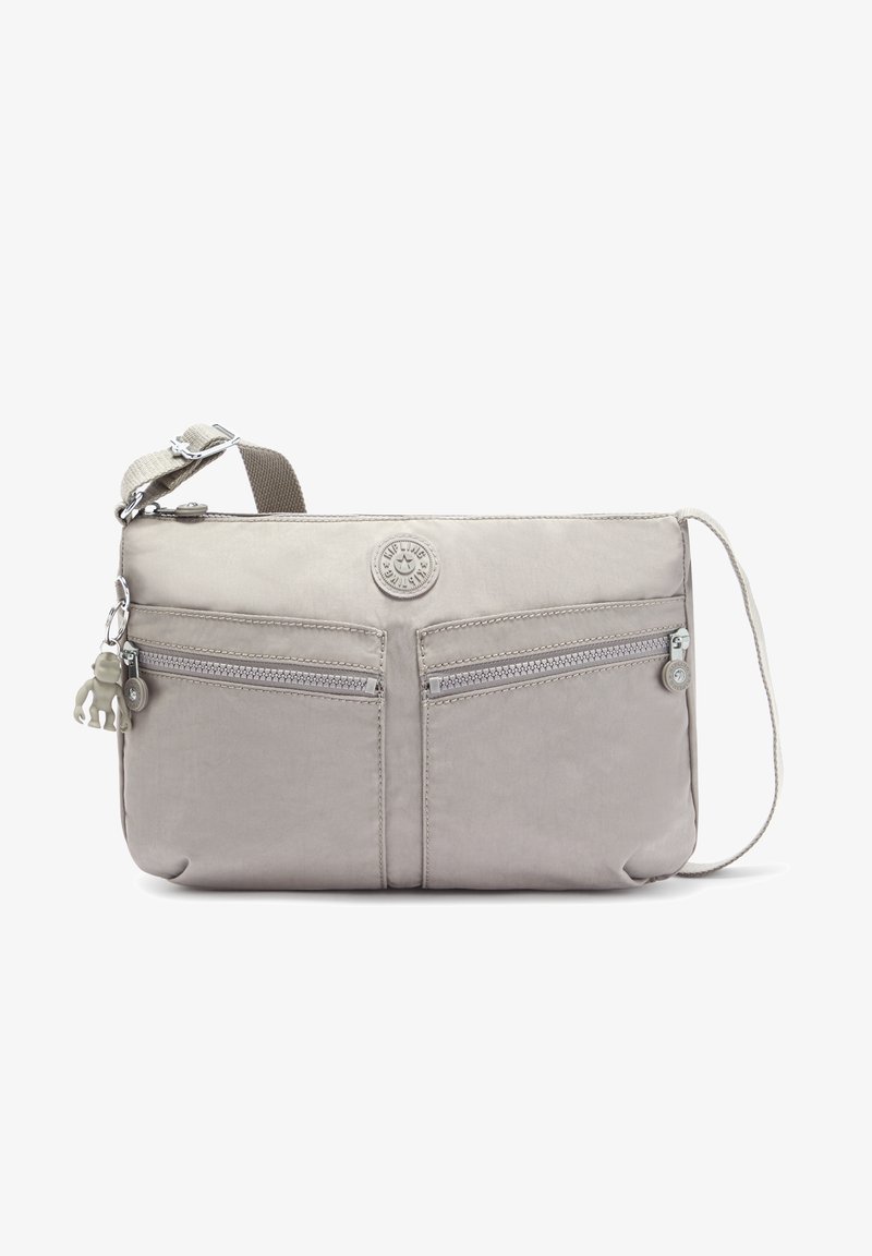 Borsa a tracolla grigia chiara in nylon, con due tasche frontali con zip, una patch con logo e un charm pendente. Include una tracolla regolabile.