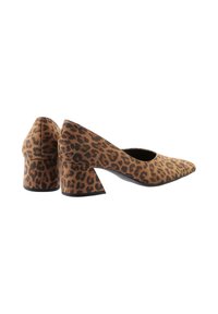 Leopard print pumps with a pointed toe and a textured fabric. Features a triangular chunky heel and black sole accents.