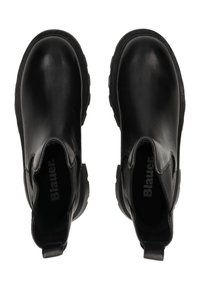 Botas negras de cuero hasta el tobillo con paneles laterales elásticos, punteras redondeadas y suelas de goma texturizadas. Incluyen lengüetas para facilitar el calzado.