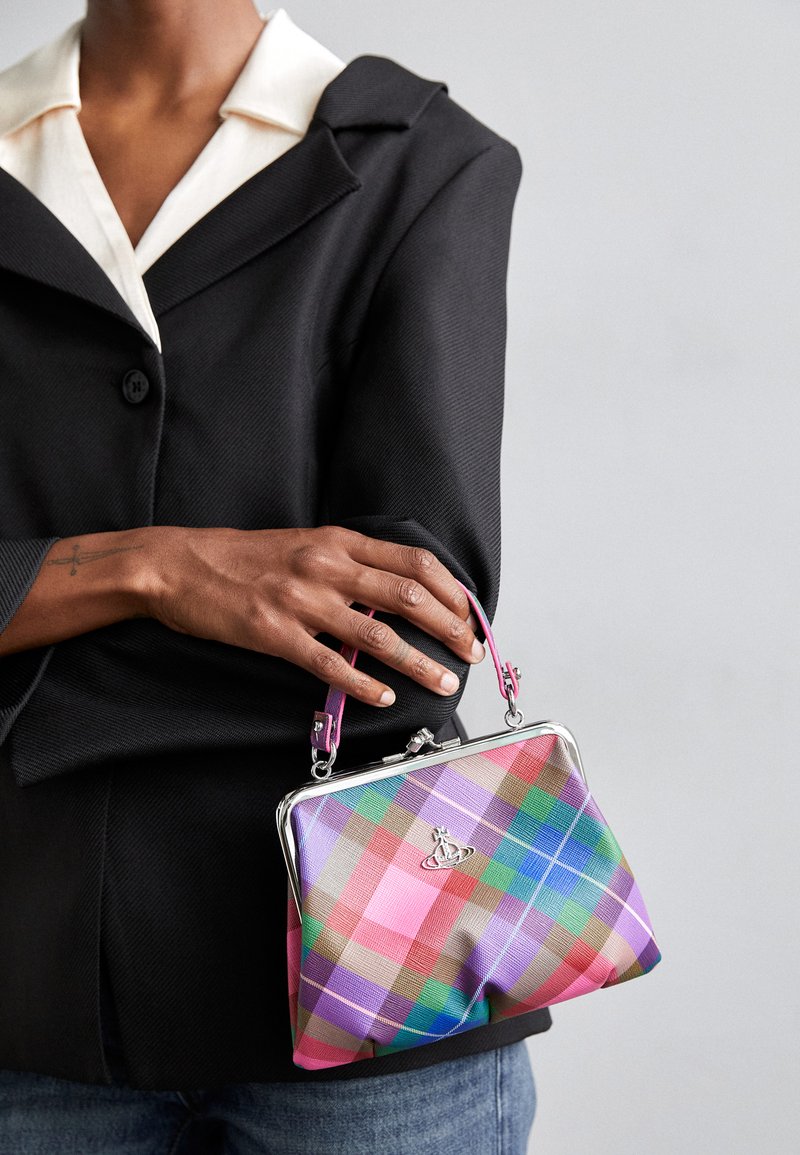 Vivienne Westwood GRANNY FRAME PURSE - Sac à main - candy