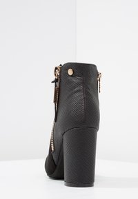 XTI Ankle boot