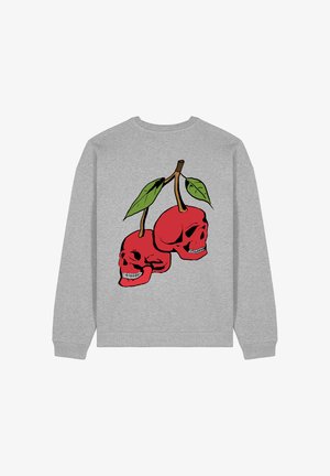 Sweatshirt gris avec un graphique de deux crânes rouges ressemblant à des cerises, avec des feuilles vertes et une tige marron, imprimé au centre.