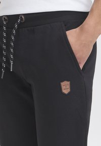 Thumbnail Image 4