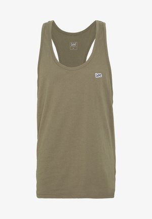 Olijfgroene tanktop van zacht katoen. Heeft een ronde halslijn, racerback ontwerp en een klein wit "Lee" logo op de borst.