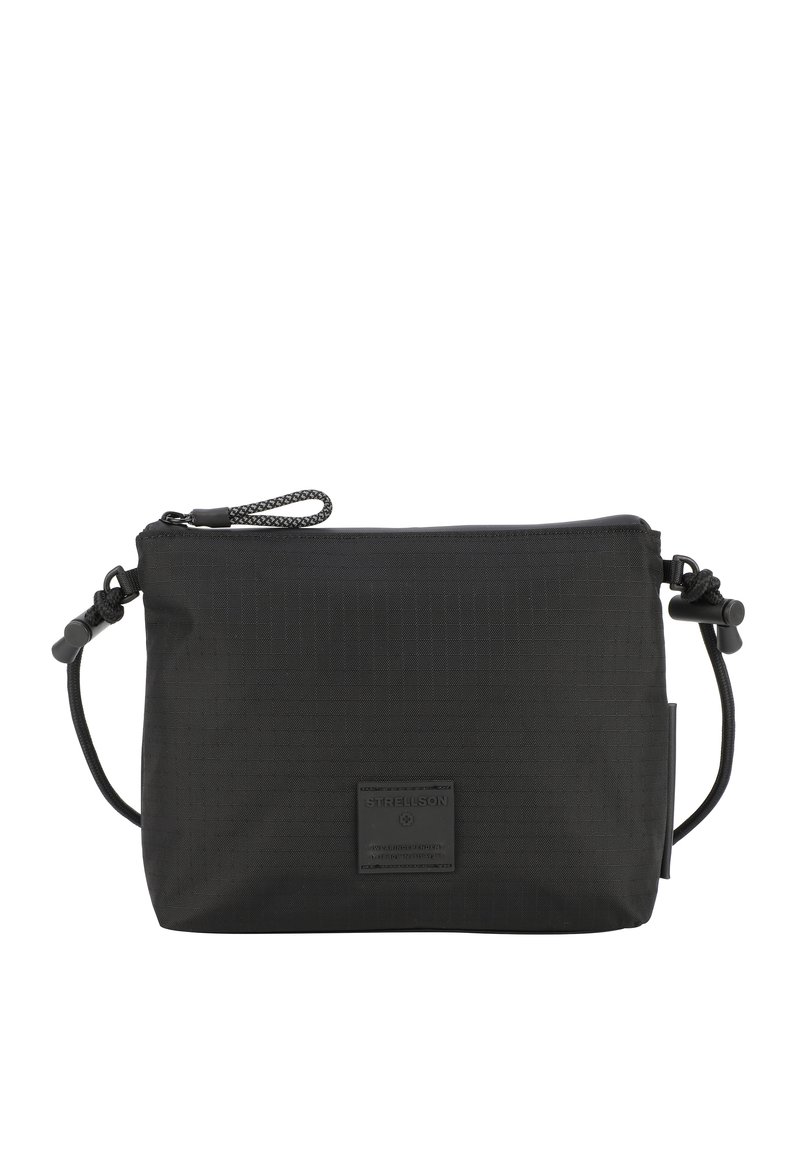 Borsa a tracolla nera in nylon con superficie testurizzata, chiusura con zip e tracolla regolabile. Presenta un'etichetta con logo sul davanti.