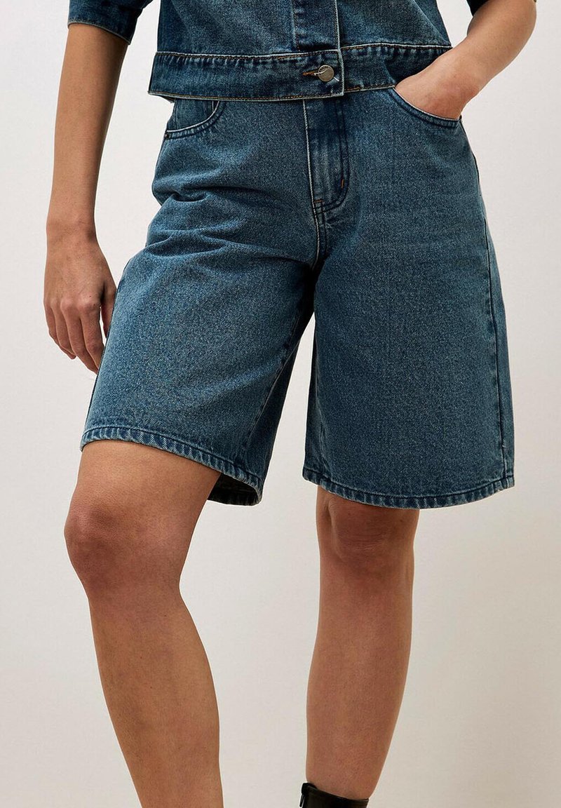 Apricot BERMUDA - Short en jean - blue