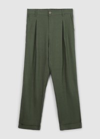 Pantalon vert en tissu texturé, doté de plis à l'avant, d'une fermeture à bouton et de revers roulés aux chevilles.