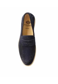 Marineblaue Wildleder-Casual-Slipper mit einem genähten Design und Gummisohle. Sie verfügen über eine glatte Textur und minimalistische Details.