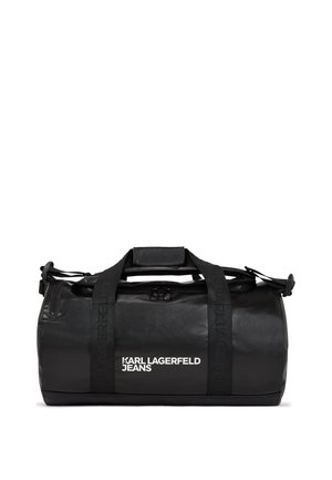 Texturált fekete anyagból készült sporttáska, dupla felső fogantyúkkal és állítható pánttal. A "KARL LAGERFELD JEANS" logó fehér színben jelenik meg.