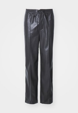 Schwarze Kunstlederhose mit entspannter Passform, elastischem Bund und verstellbarem Kordelzug. Glatte Textur mit dezentem Glanz.