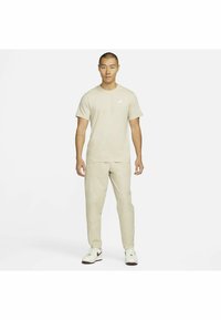 Nike Sportswear CLUB TEE - T-shirt básica - rattan white