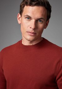 Next Džemper - clay red