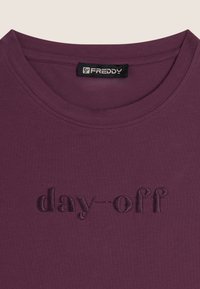 Freddy CROPPED GIROCOLLO COMFORT CON RICAMO - Camiseta estampada - prune purple