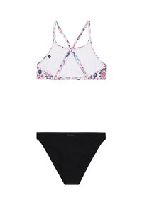 Completo bikini che include un bralette bianco con motivo, spalline incrociate e imbottitura removibile, abbinato a un bikini bottom nero solido e texturizzato.