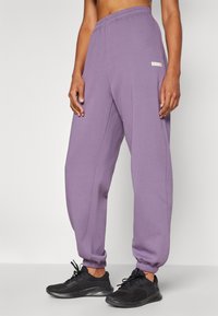 Björn Borg STUDIO OVERSIZED PANTS - Träningsbyxor - purple sage