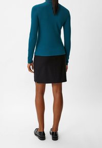 comma Sweter