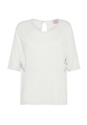 Hvid løs pasform kortærmet top med rund halsudskæring og en lille nøglehulssnit bagpå, med en lyserød mærkeetiket indvendigt.