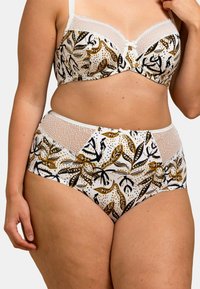 Ensemble de lingerie blanc comprenant un soutien-gorge et des culottes taille haute avec un motif floral en or et noir. Des accents en dentelle aux bords supérieurs ajoutent de la texture et du détail.