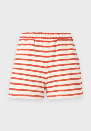 Βαμβακερές σορτς με ελαστική μέση και οριζόντιες κόκκινες και άσπρες ρίγες, εμφανιζόμενες σε μονόχρωμο ανοιχτό γκρι φόντο.