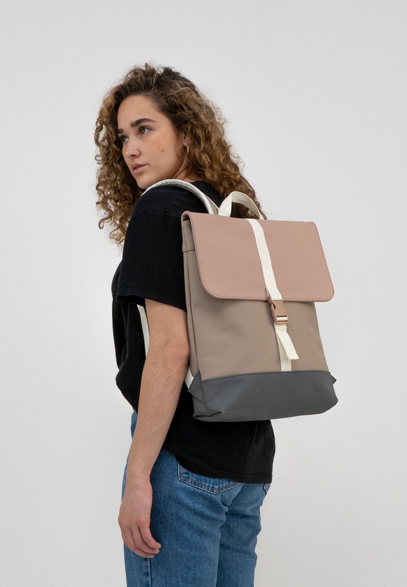 Johnny Urban RUBY Rucksack beige rosa/light pink Zalando.ie