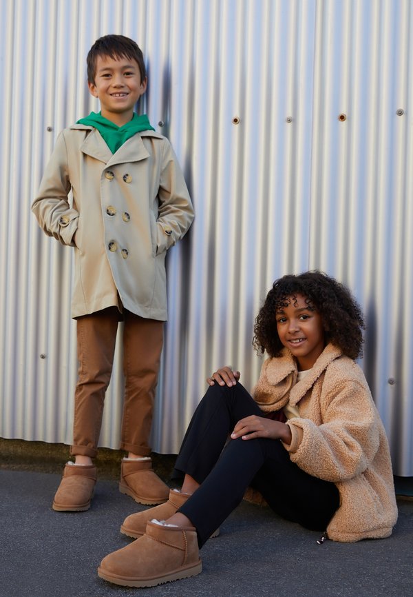 CLASSIC ULTRA MINI UNISEX – Stiefelette – chestnut