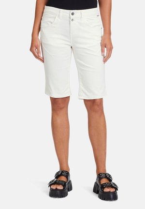 Cartoon MIT STICKEREI - Short en jean - rohweiß