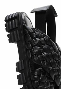 Derimod Sandalias de senderismo - black