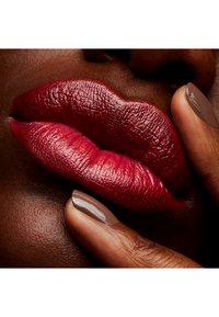 MAC CREMESHEEN LIPSTICK jasnoczerwony