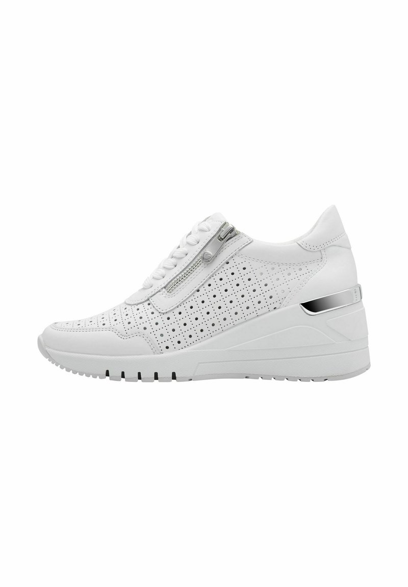 Weiße Sneaker mit perforiertem Design, Reißverschluss und Keilabsatz. Bietet strukturierte Akzente und eine Gummisohle für besseren Halt.