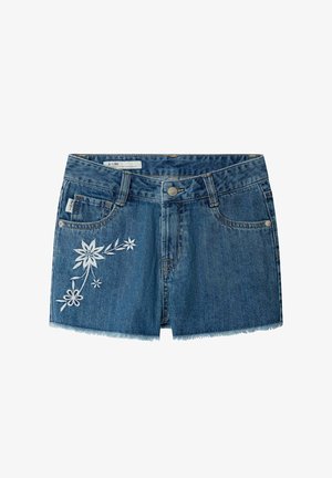 Blaue Jeansshorts mit ausgefranstem Saum und weißer Blumenstickerei auf der linken Seite, mit vorderer Knopfleiste und Taschen.