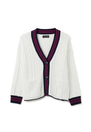 Cardigan bianco a maglia con lavorazione a trecce, rifinito con strisce navy e magenta, dotato di tre bottoni, due tasche frontali e polsini a coste.