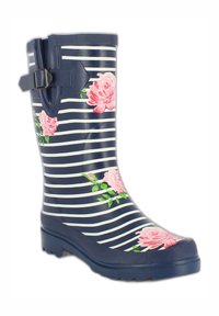 Marineblauwe rubberen regenlaars met witte strepen, roze bloemenpatronen en een marineblauw gespaccent. Heeft een gestructureerde zool voor grip.
