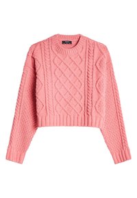 Suéter corto rosa con diseño de punto trenzado texturizado, que presenta un cuello redondo y puños y dobladillo acanalados. Material de punto suave y grueso.