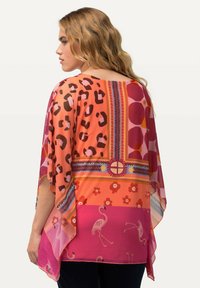 Ulla Popken DRAPED LAYERED - Bluse - coral