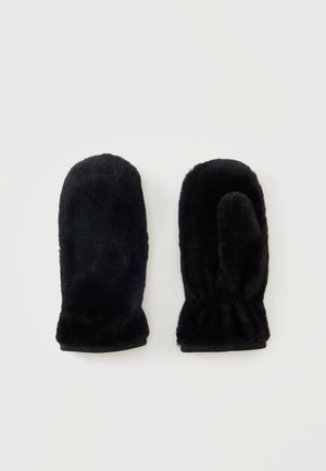 Paire de moufles d'hiver noires et duveteuses, l'une montrant la paume, l'autre le dos avec le pouce, posées à plat sur fond blanc.