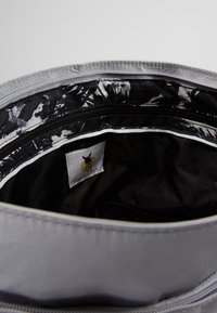 Lässig TYVE BACKPACK WICKELRUCKSACK - Torba za presvlačenje beba - grey
