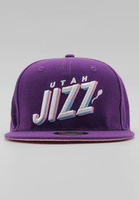 Naughty League UTAH JIZZ TEXT LOGO FITTED - Lippalakki - purple