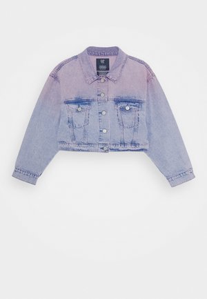 Kurz geschnittene Jeansjacke in Hellblau mit einem Ombre-Effekt, der zu Lila übergeht. Verfügt über zwei Brusttaschen und eine Knopfleiste.